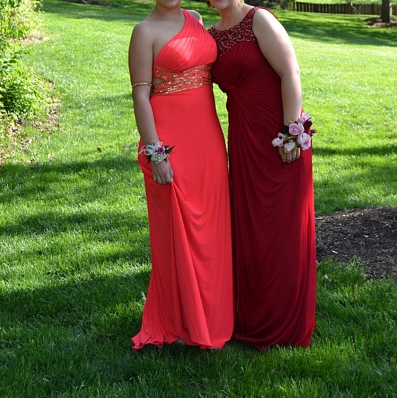 Red prom dress - Picture 2 of 4